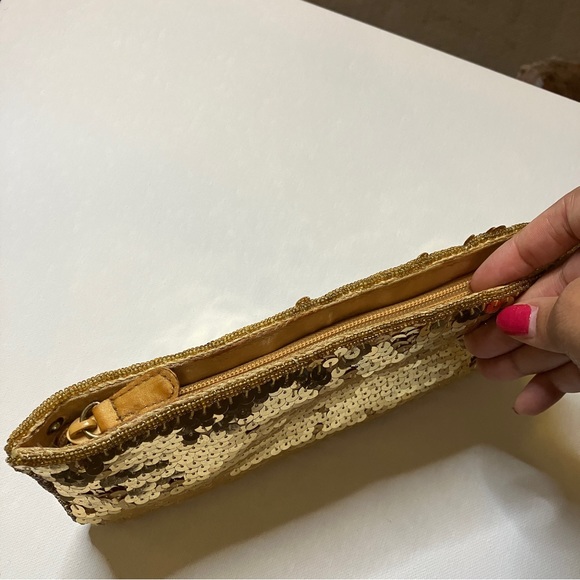 New York and Company Gold Sequin Wristlet Clutch - Picture 5 of 7